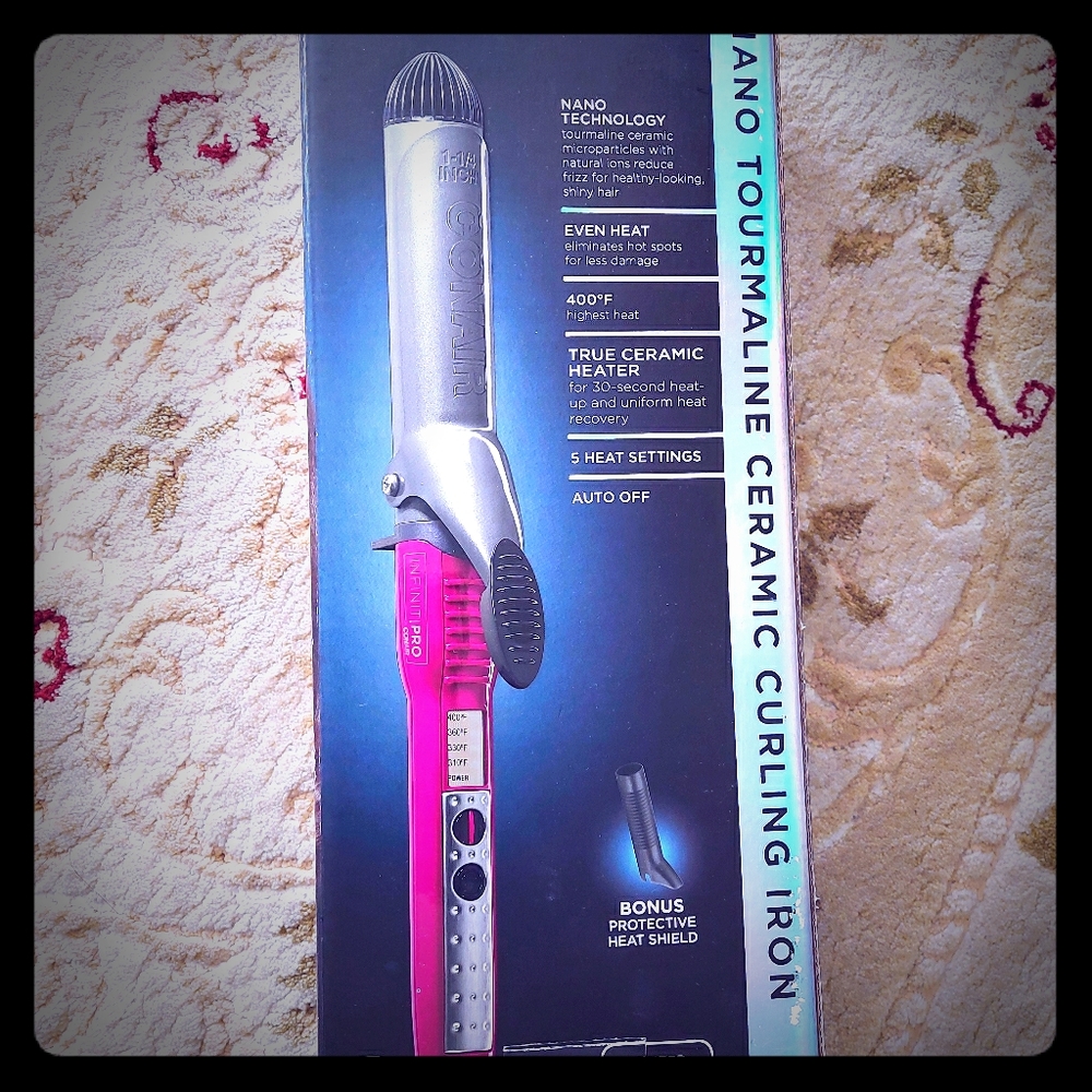 Brand new curling iron